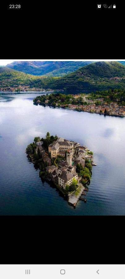Casa Vacanza Il Glicine Casale Corte Cerro Eksteriør bilde