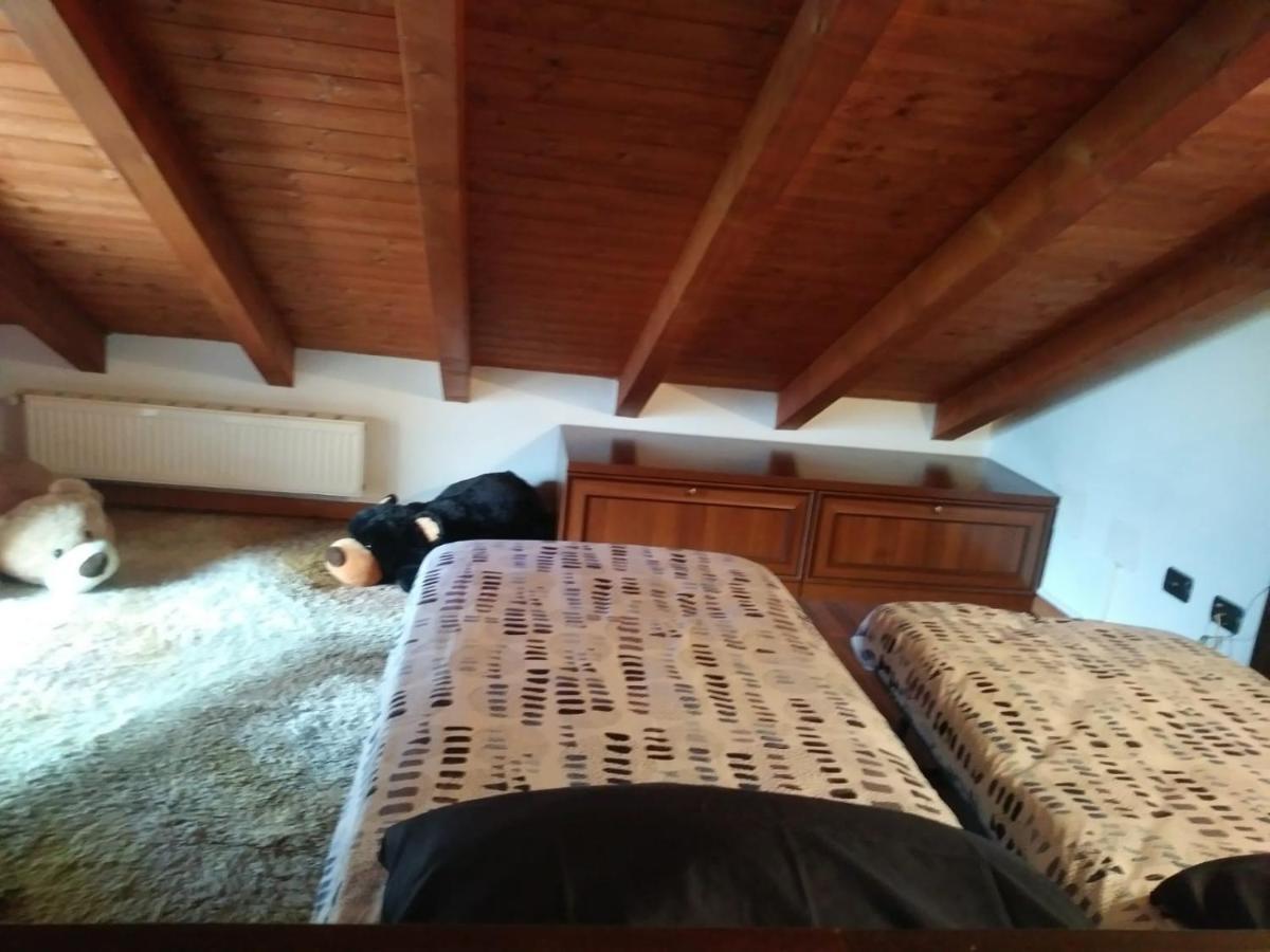 Casa Vacanza Il Glicine Casale Corte Cerro Eksteriør bilde