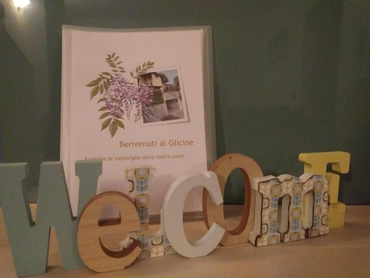 Casa Vacanza Il Glicine Casale Corte Cerro Eksteriør bilde